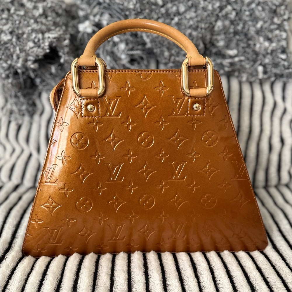 Authentic LOUIS VUITTON Forsyth Bronze Vernis Leather Hand Bag Purse